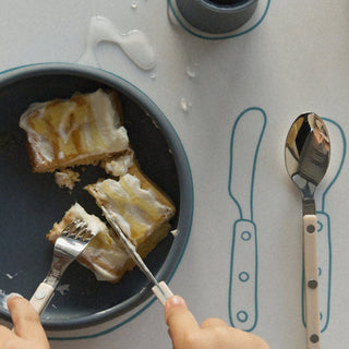 When Do Kids Use a Knife and Fork at Meals? A Montessori-Inspired Approach